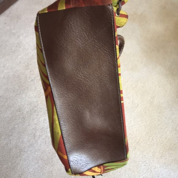 Relic Leaf Print Cinched Snap Closure Green Red  Handbag with Removable Strap - Picture 7 of 7